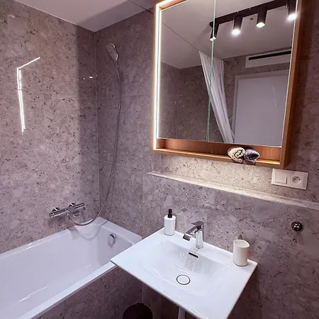 Urban Core - Cozy & Bratislava